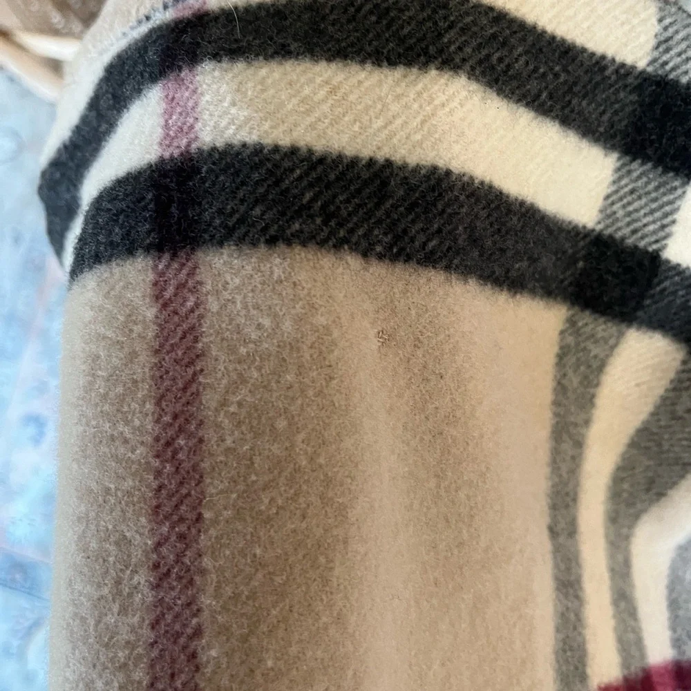 Burberry Cream and Black Checkered Cape - Picture 4 of 6